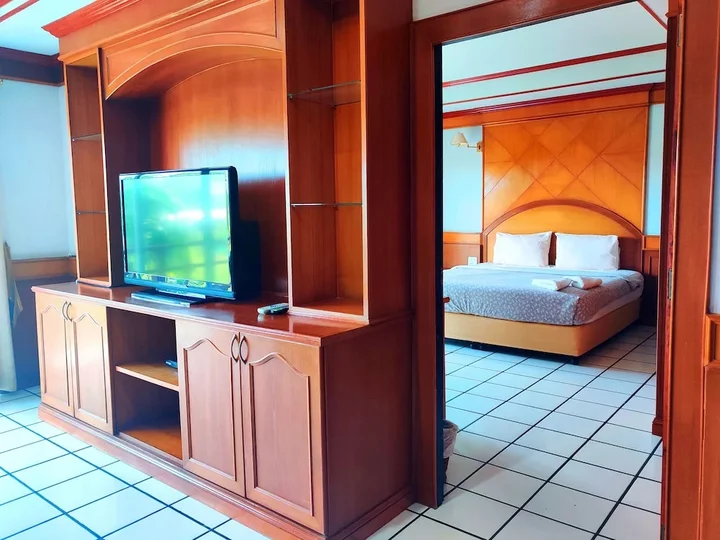 Prasat: Thongpaeka Hotel