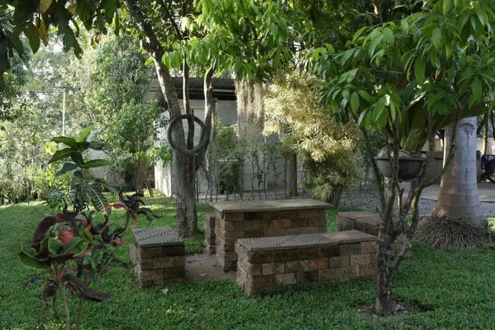 Сарапхи: Racha Herb Gardens