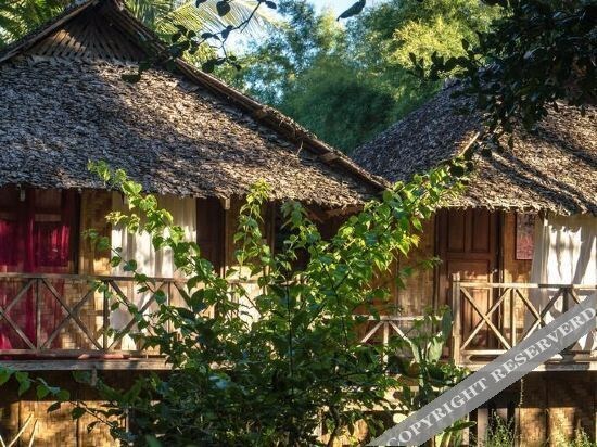 Мэхонгсон: Sang Tong Huts