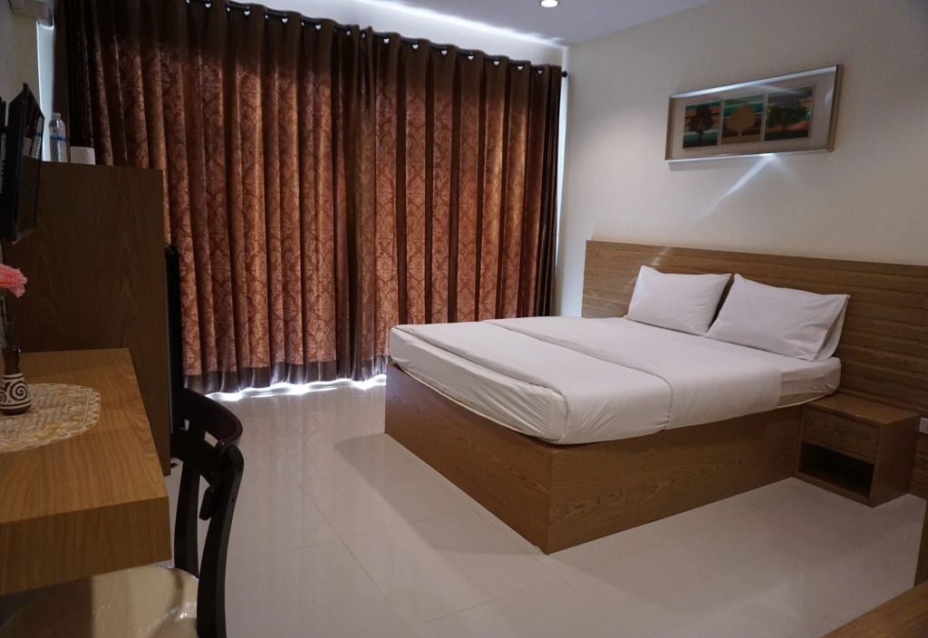 Пхаяу: Lew Residence