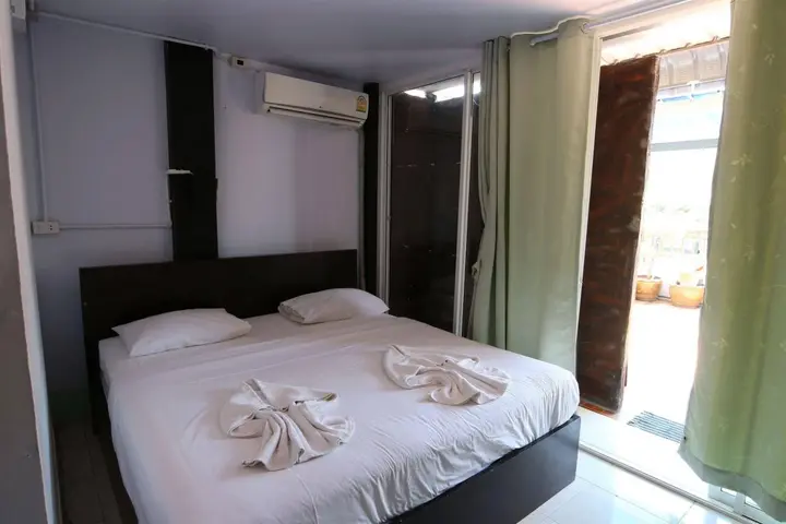 Пхи-Пхи-Дон: Jdai Dorm Room