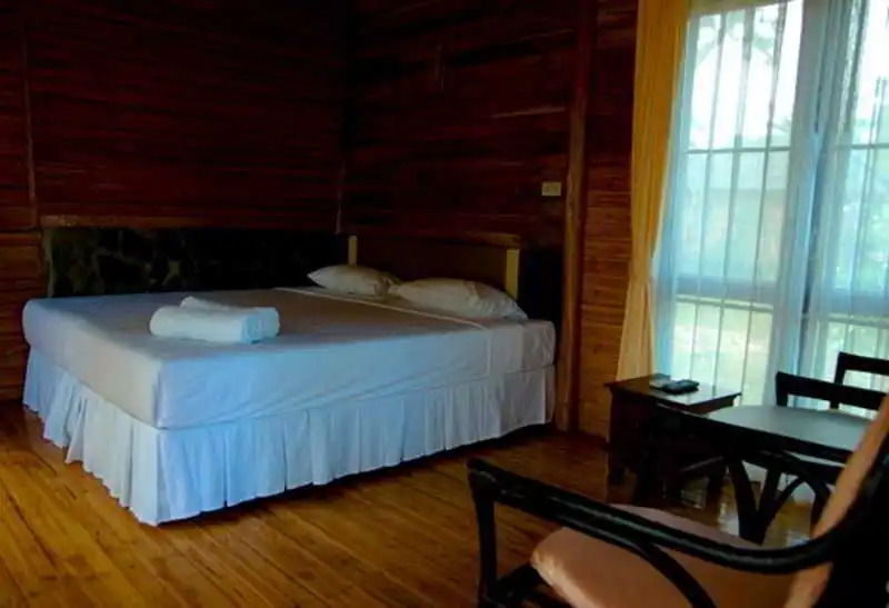 Пхонгпрасан: Sai Ngam Beach Resort