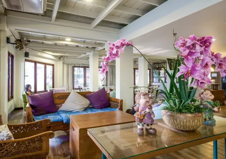 Бангкок: Baan Khun Nine Hostel Wangdoem