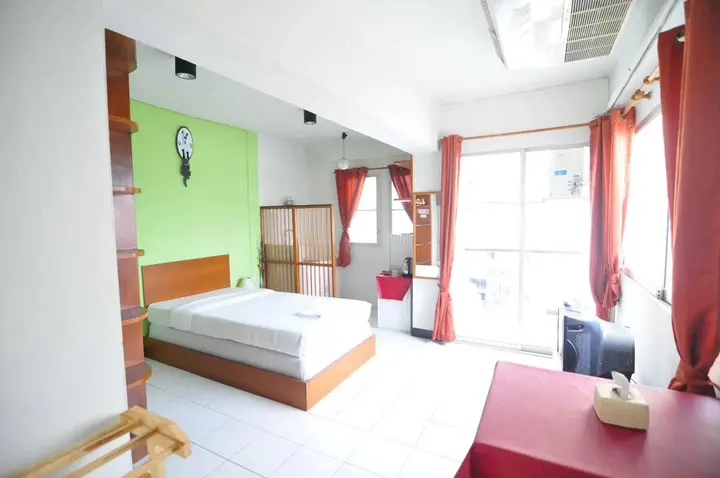 Бангкок: The Living Room Serviced Apartment