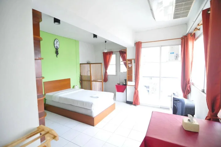 Бангкок: The Living Room Serviced Apartment