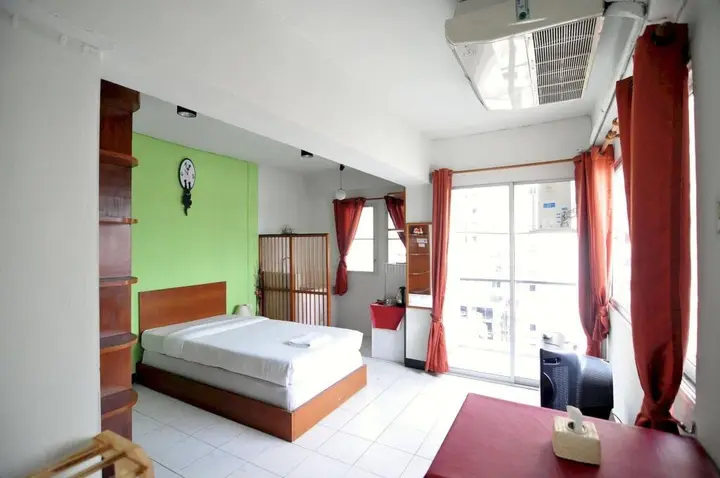 Бангкок: The Living Room Serviced Apartment