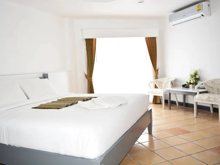 Паттайя: YJ Hotel