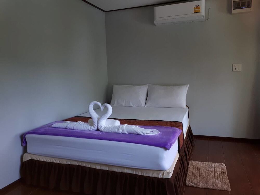 Накхонситхаммарат: Nirund Hill Resort