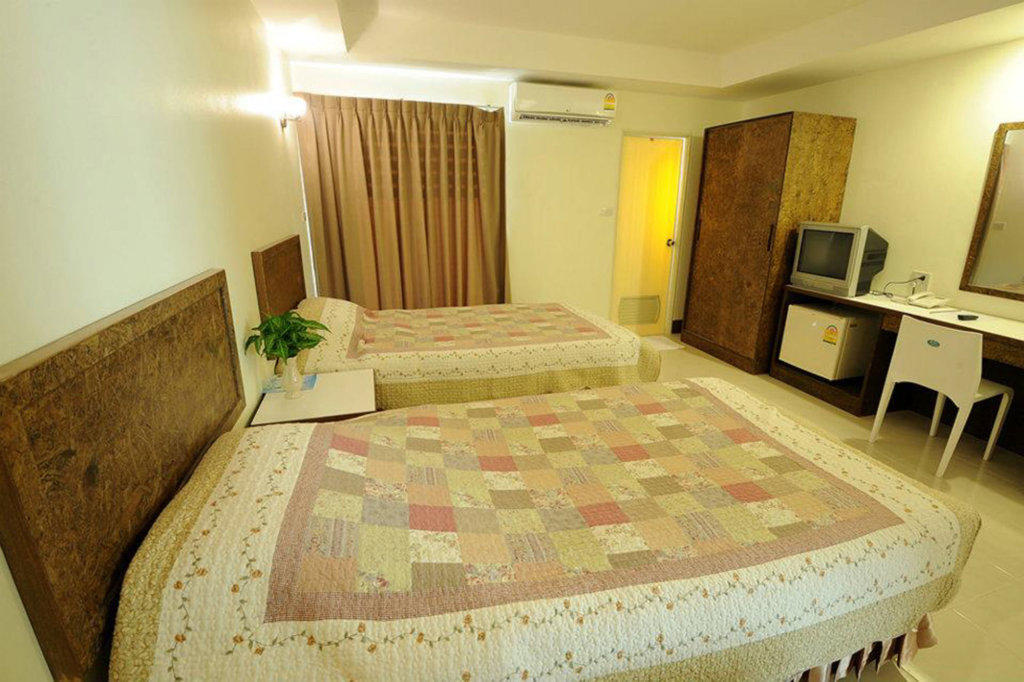 Трат: Trat Center Hotel