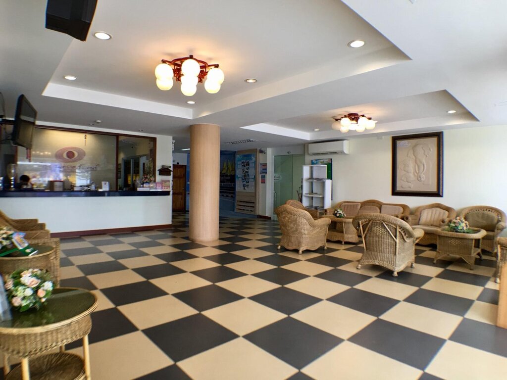 Трат: Trat Center Hotel
