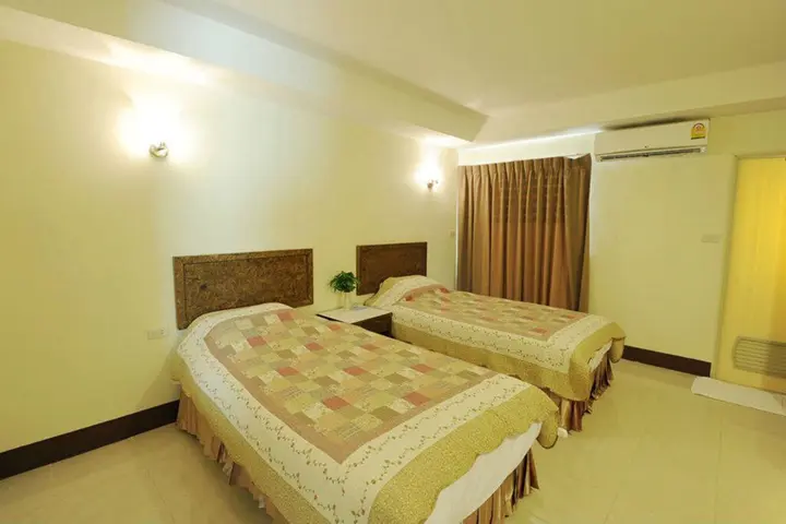 Трат: Trat Center Hotel