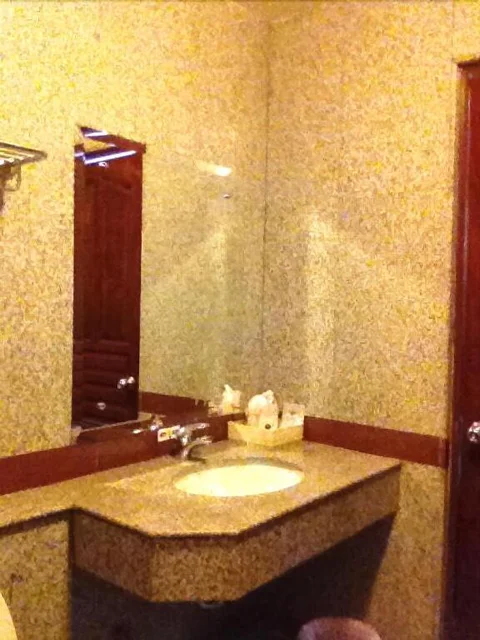 Сурин: Maneerote Hotel Surin
