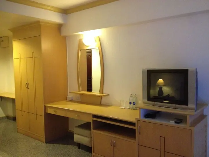 Сурин: Maneerote Hotel Surin