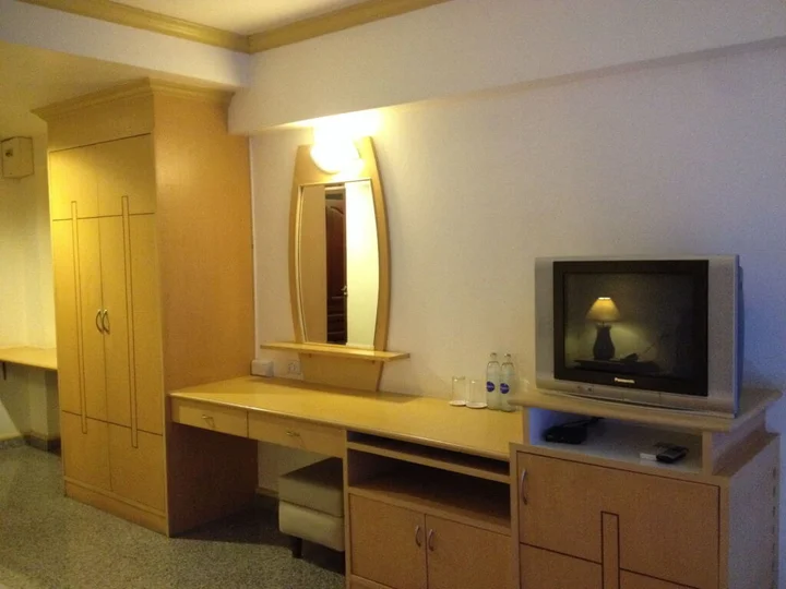 Сурин: Maneerote Hotel Surin
