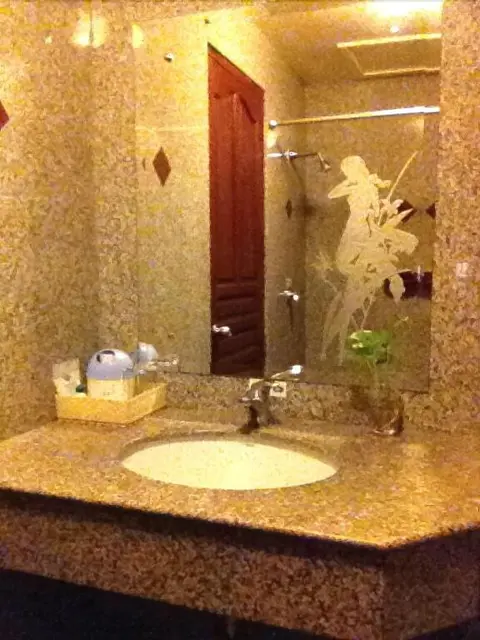 Сурин: Maneerote Hotel Surin