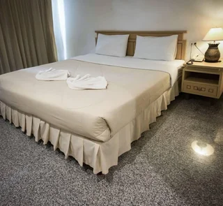 Сурин: Maneerote Hotel Surin