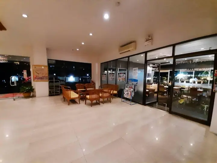 Сурин: Maneerote Hotel Surin
