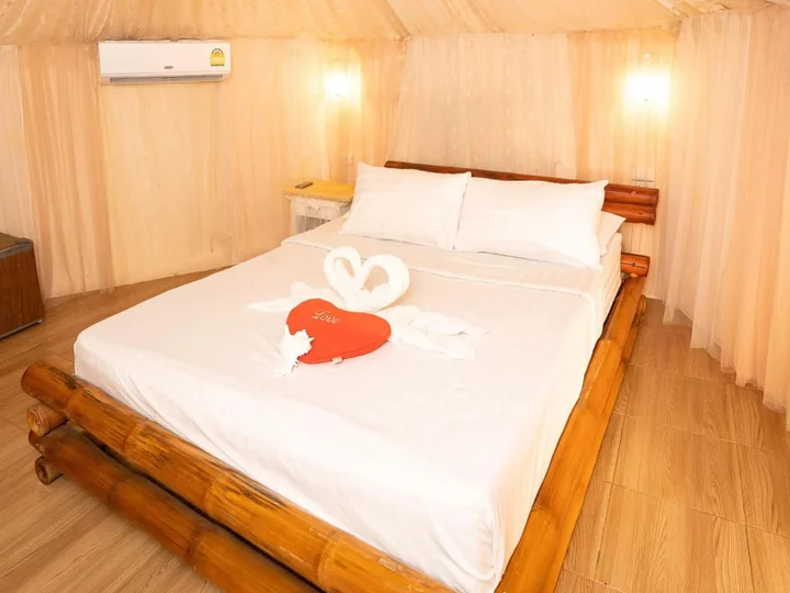 Ко Сичанг: Paree Hut Resort Koh Sichang