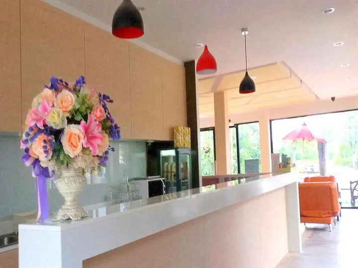 Сураттхани: The Living Hotel at Surat Thani