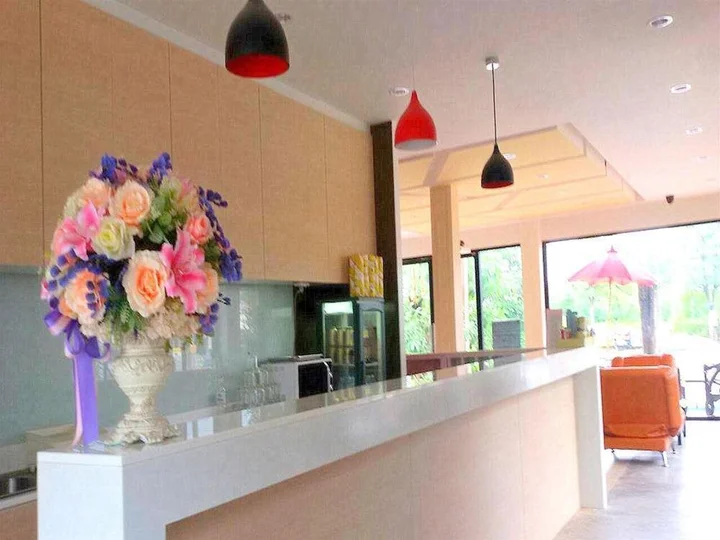 Сураттхани: The Living Hotel at Surat Thani