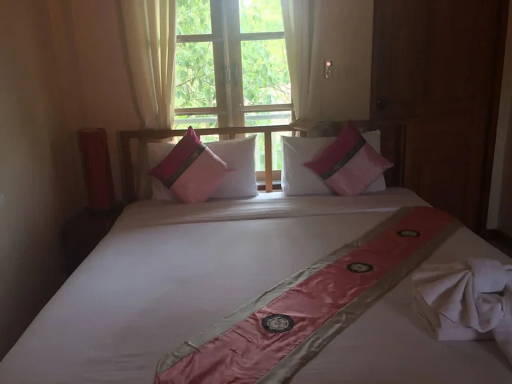 Мэхонгсон: Pornpong House