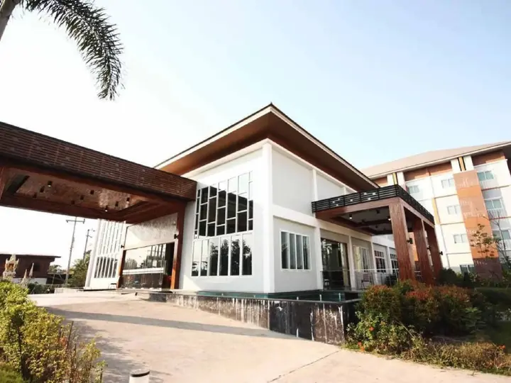 Нанг-Ронг: Akelada Hotel