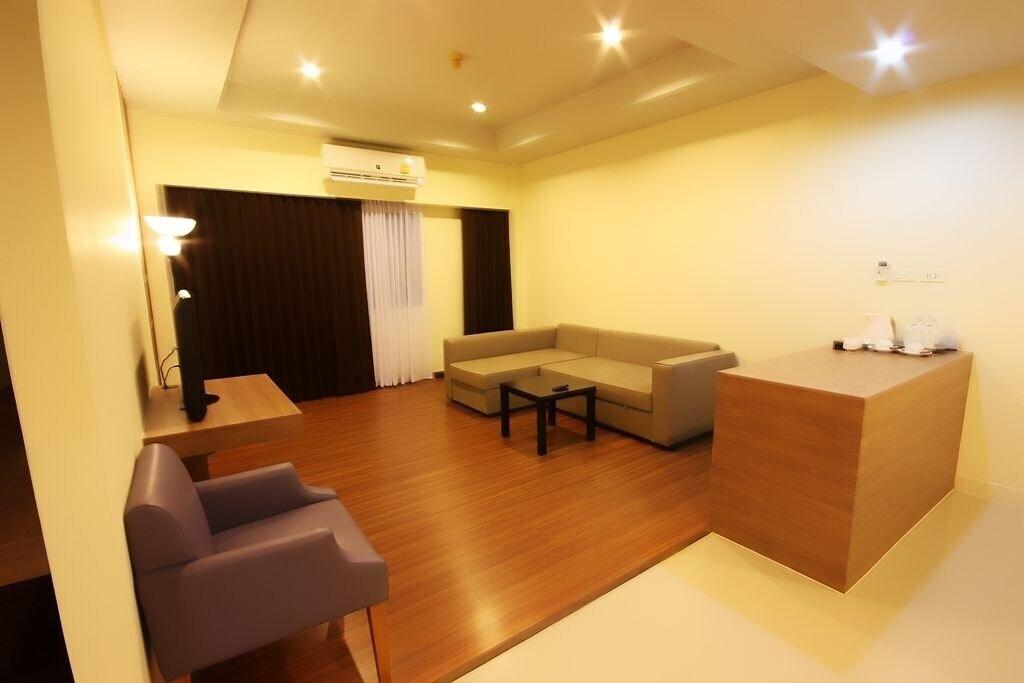 Нанг-Ронг: Akelada Hotel
