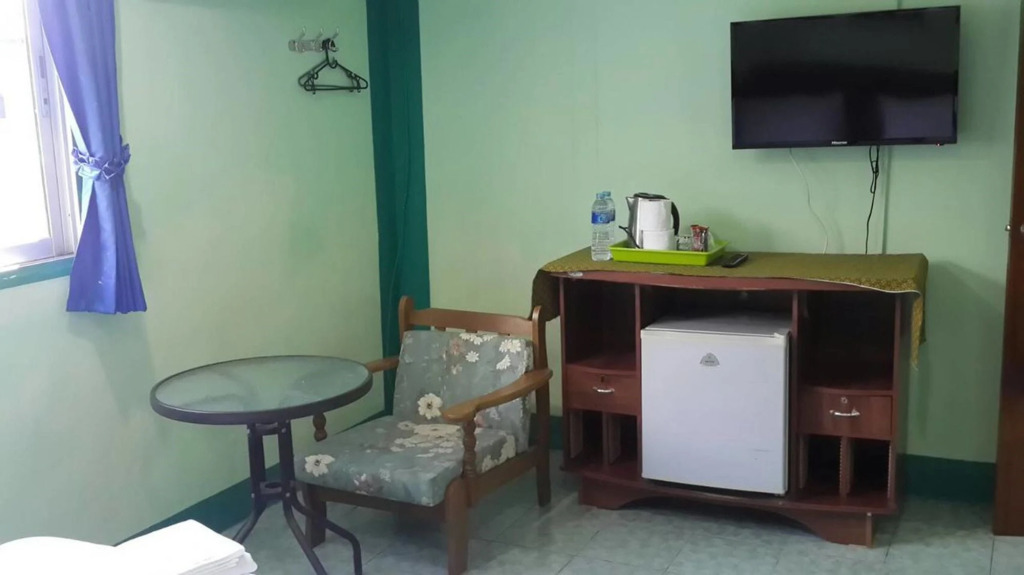 Муанг: Rung Tawan Hostel