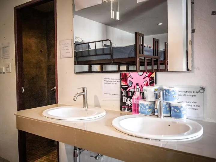 Остров Тау: The CK Hostel