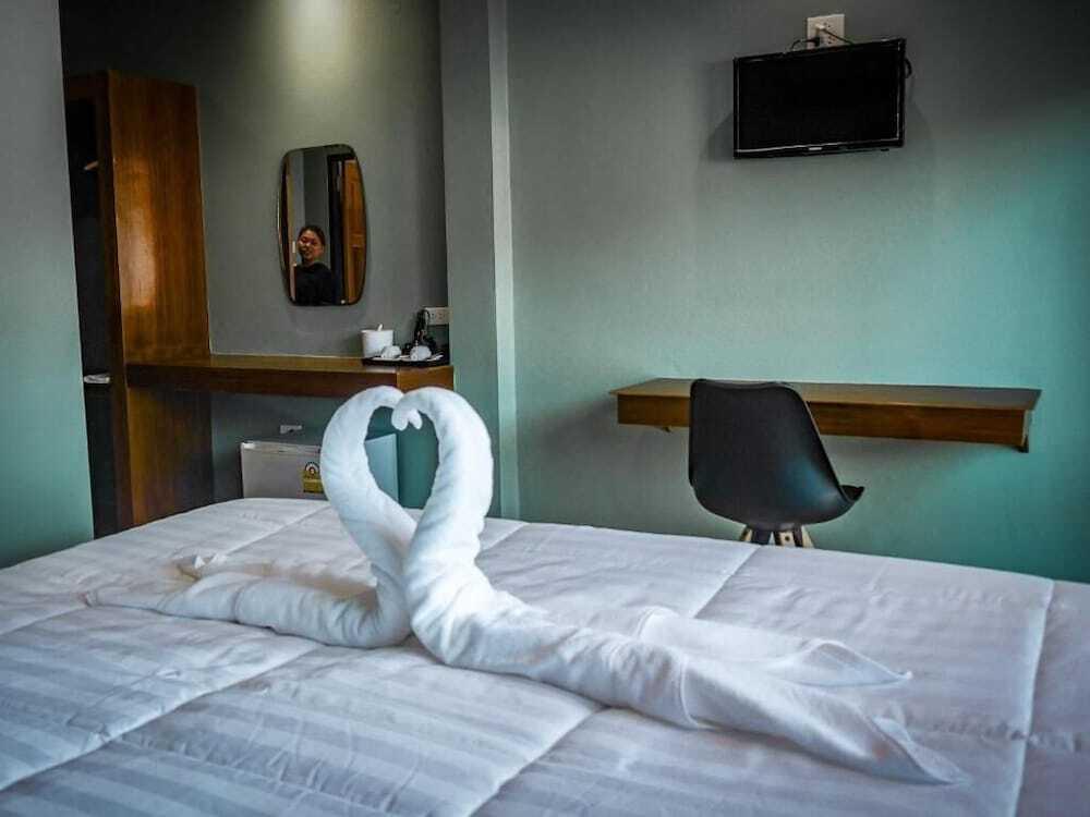 Остров Тау: The CK Hostel