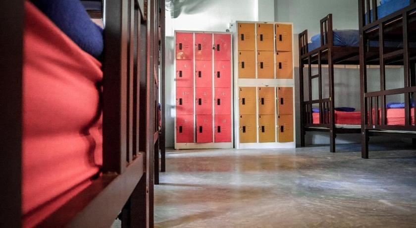 Остров Тау: The CK Hostel