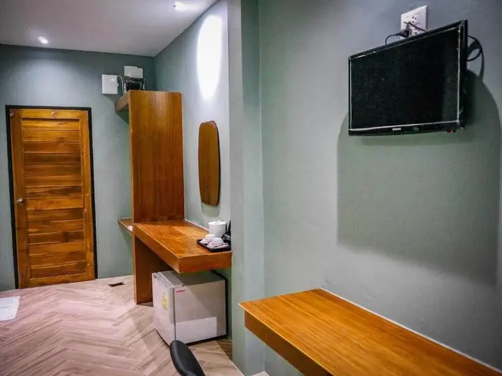 Остров Тау: The CK Hostel