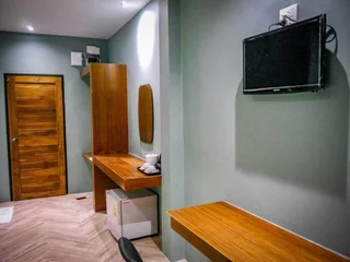 Остров Тау: The CK Hostel