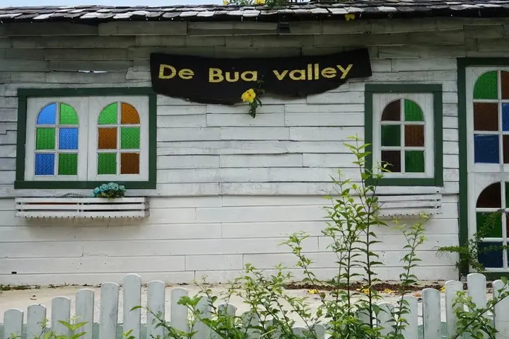 Ванг Нам Кхио: Debua Valley