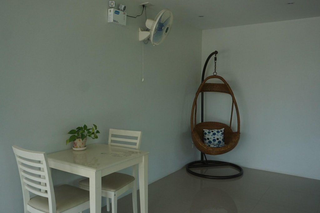 Рои Эт: Parisa Place Hotel