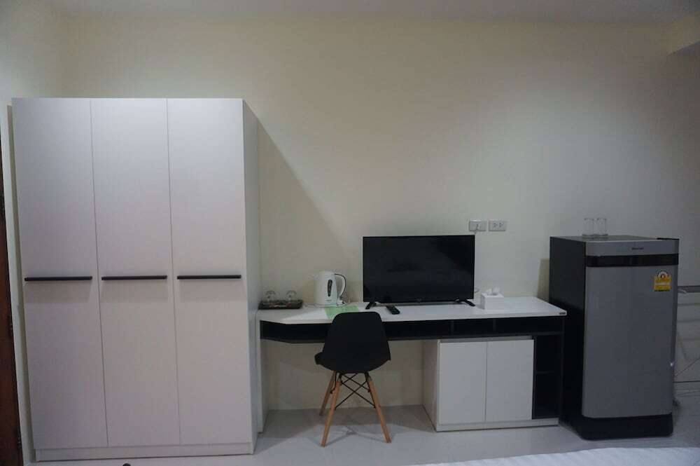 Рои Эт: Parisa Place Hotel
