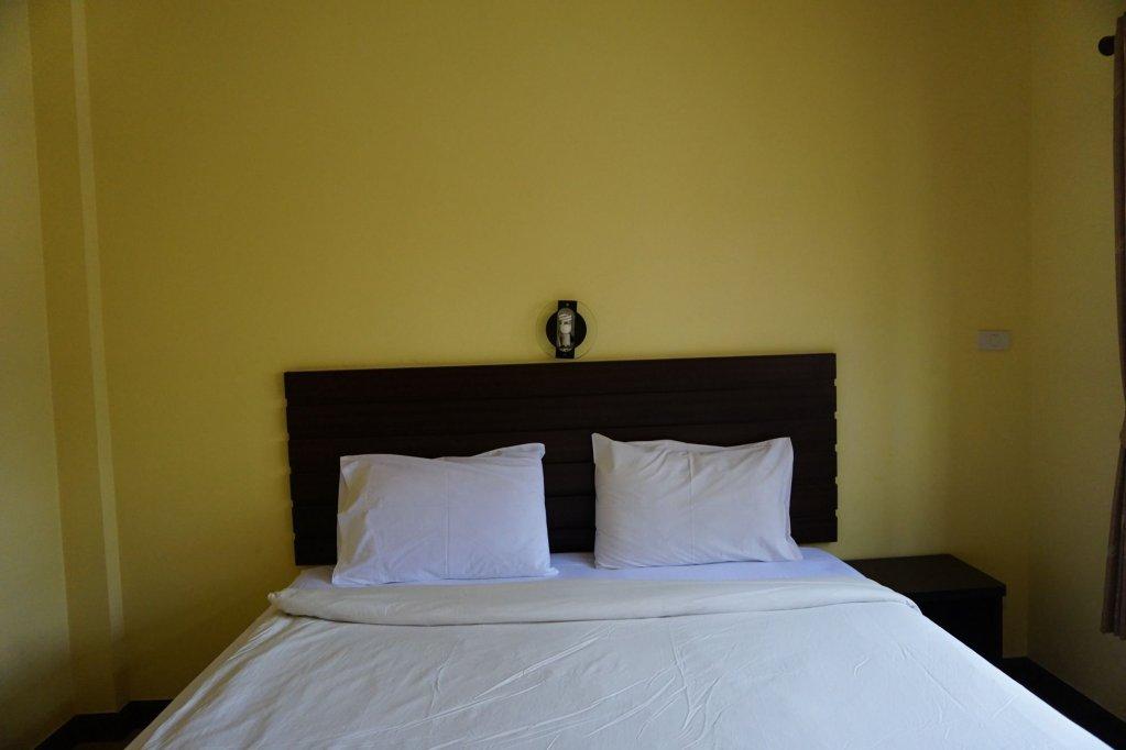 Нан: Ponburi Hotel