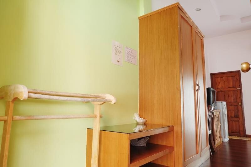Бан-Донг: Reaun Araya Hotel