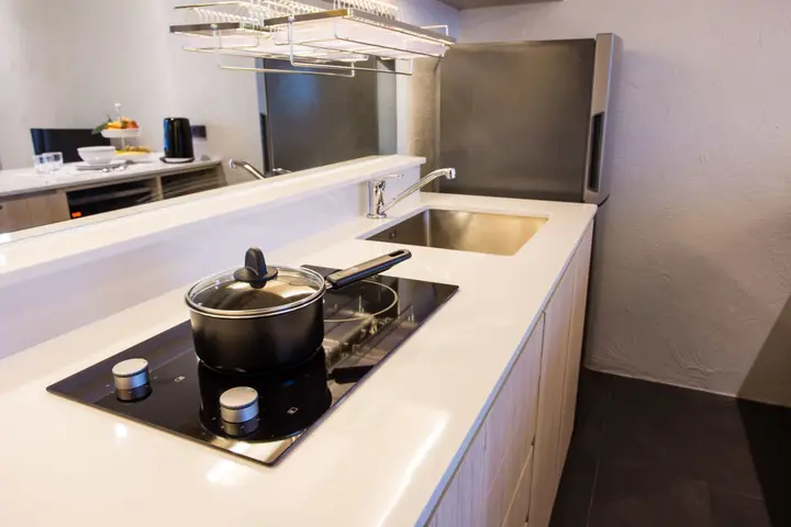 Сирача: Balcony Seaside Sriracha Hotel & Serviced Apartments (SHA Extra Plus)