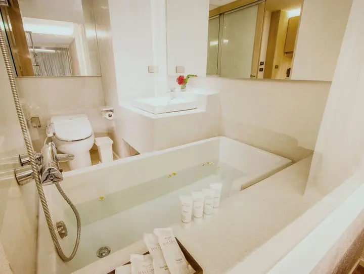 Сирача: Balcony Seaside Sriracha Hotel & Serviced Apartments (SHA Extra Plus)