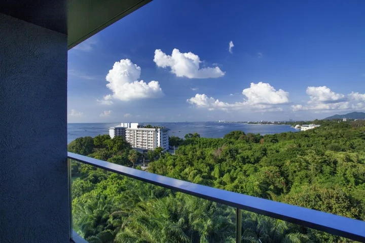 Сирача: Balcony Seaside Sriracha Hotel & Serviced Apartments (SHA Extra Plus)