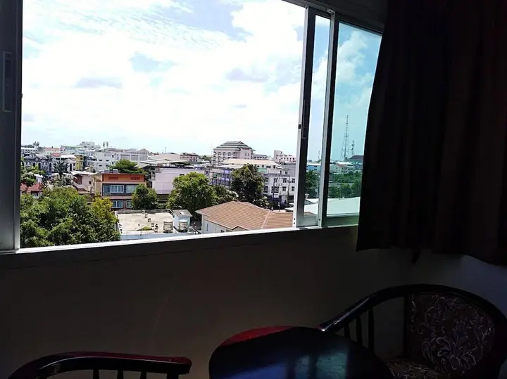 Сураттхани: Sansabai Place