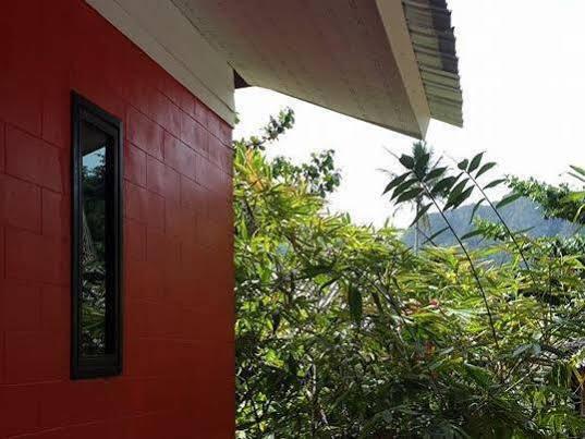 Пхи-Пхи-Дон: Koh Phi Phi Stones Bar Dorm Rooms & Restaurant