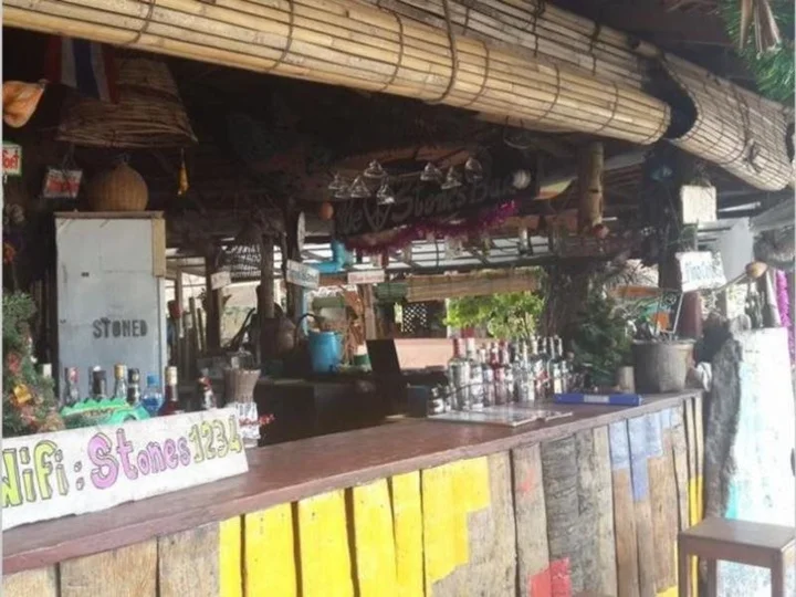 Пхи-Пхи-Дон: Koh Phi Phi Stones Bar Dorm Rooms & Restaurant