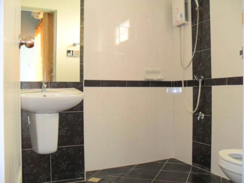 Сирача: Aroonsiri Place Apartment