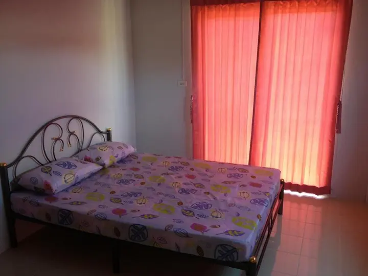 Сураттхани: Aunjai Place
