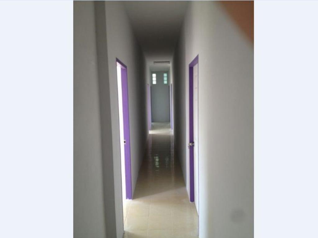 Сураттхани: Aunjai Place