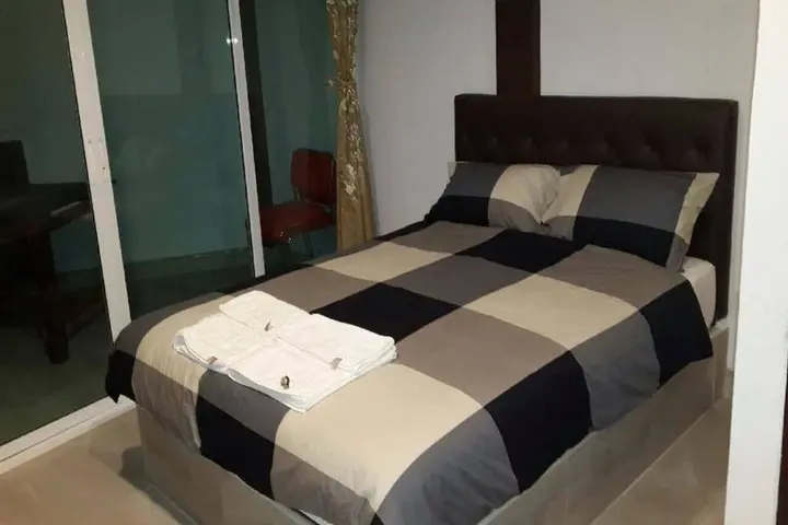 Ко Сичанг: Yellow House Koh Sichang