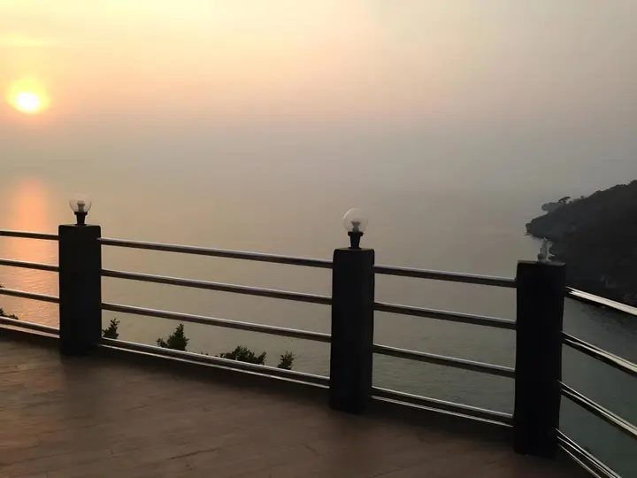 Ко Сичанг: Yellow House Koh Sichang