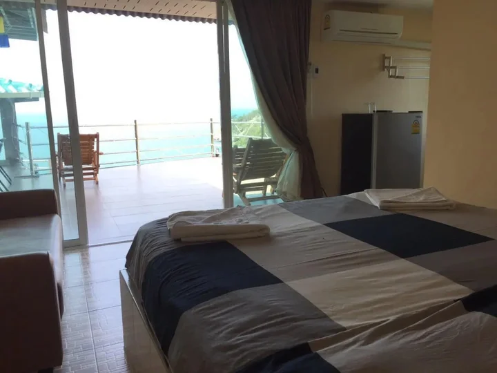 Ко Сичанг: Yellow House Koh Sichang